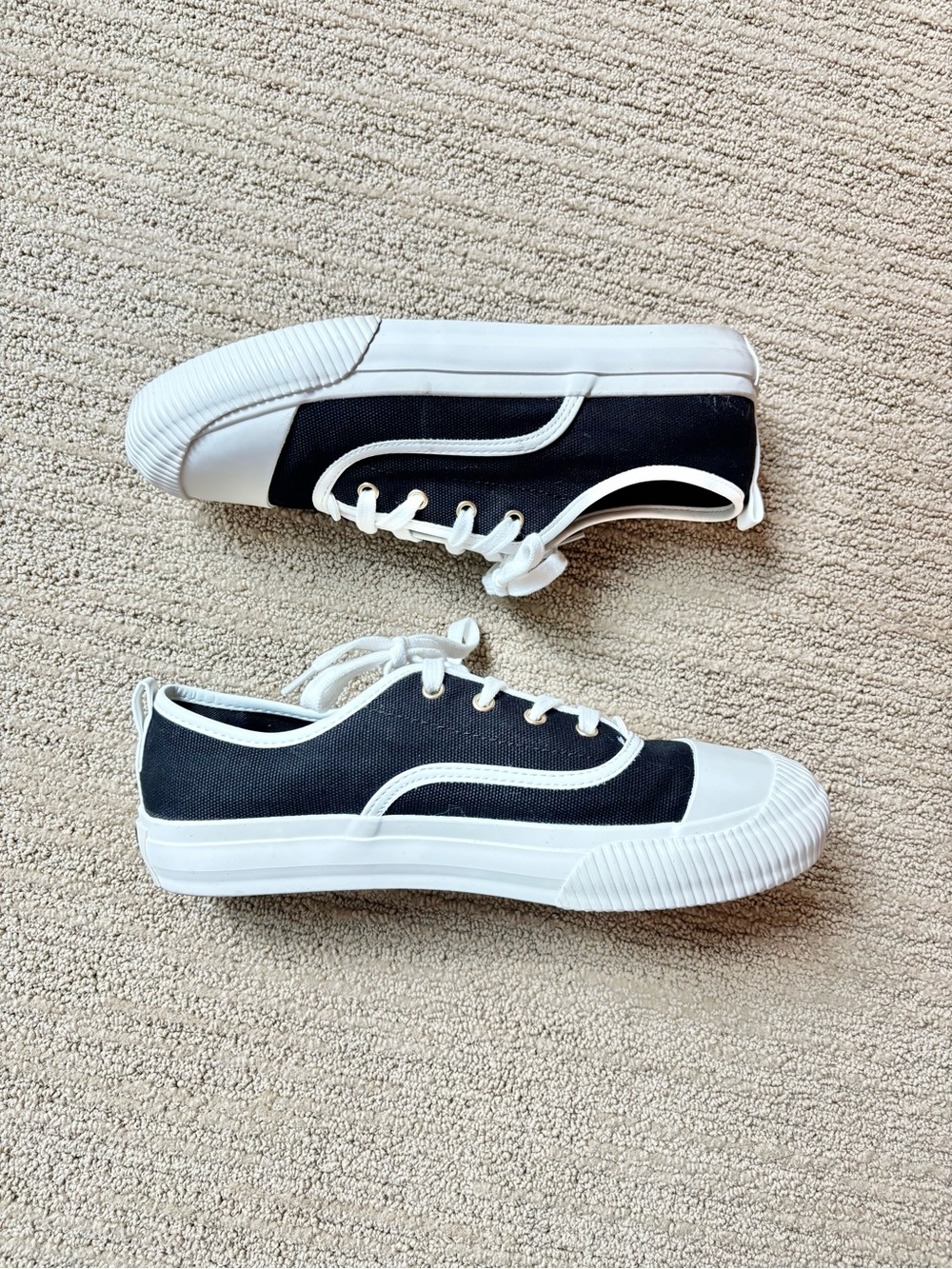mix no. 6 — cassy black & white canvas sneakers